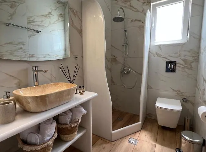 Katerina & * Náoussa